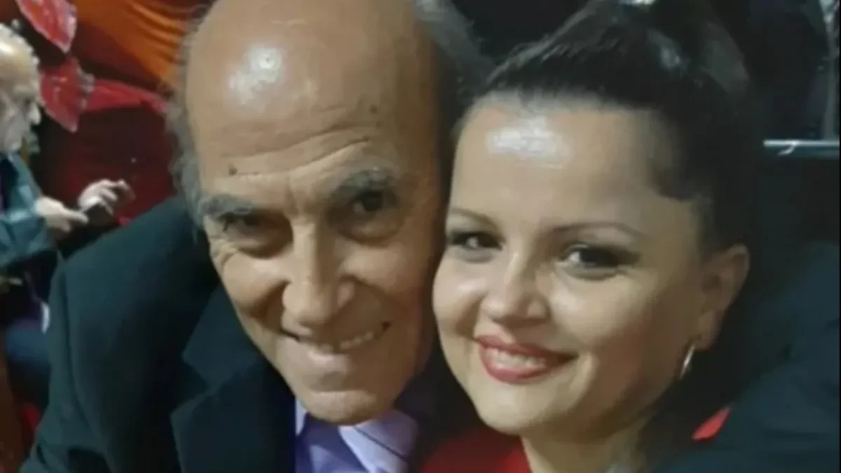 "BILA SAM BESKUĆNIK" Pevačica sada ljubi 40 godina starijeg, a život joj je doneo ogromnu bol