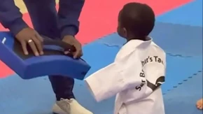 OD OVOGA ĆETE SE NAJEŽITI: Mališan trenira tekvondo kao pravi borac - snimak topi srca!