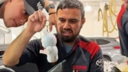 GADNO DO BOLA! Mehaničari otvorili auto - unutra zatekli NOĆNU MORU! (VIDEO)