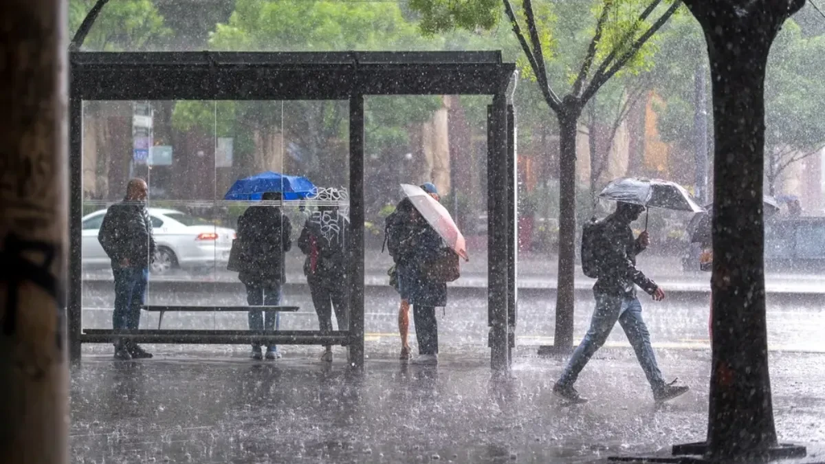 NAGLA PROMENA VREMENA, VEJAĆE I SNEG! Totalni preokret, oglasio se RHMZ