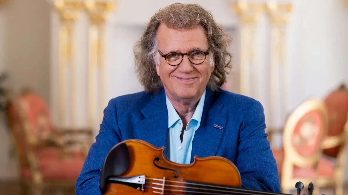 "ODUŠEVLJEN SAM ŠTO SE VRAĆAM U SRBIJU" Kralj valcera – čovek sveta stiže u Beograd!