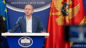 ISTORIJSKI POTEZ NA STOLU Knežević: Spajić može ući u istoriju povlačenjem priznanja tzv. Kosova