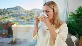 Topi sve što ste pojeli juče: Popijte ovo na prazan stomak, pre prve kafe