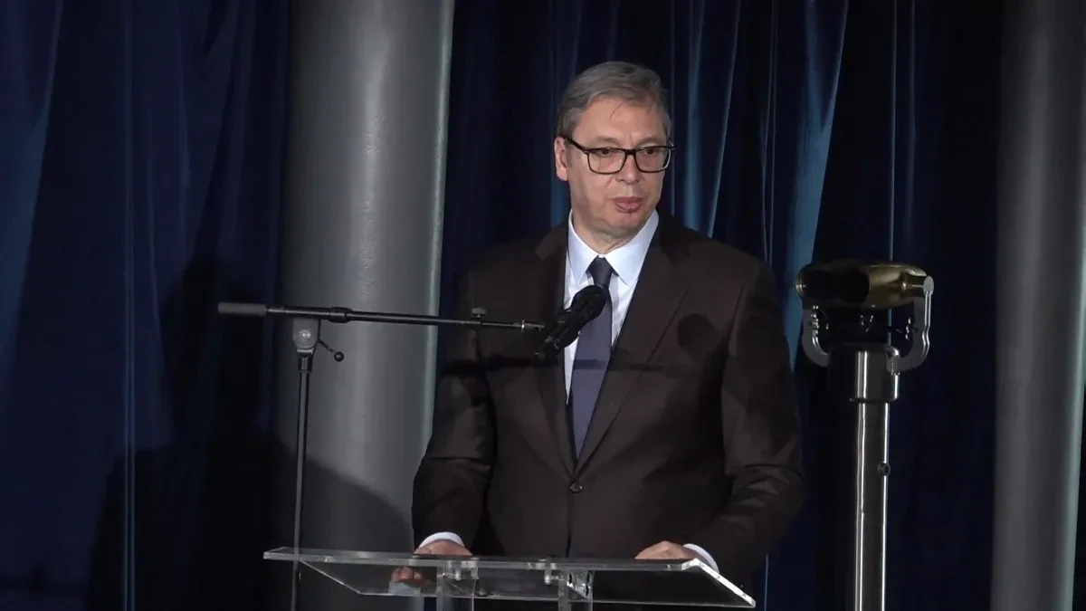 OD ZMIJARNIKA, MOČVARNOG PODRUČJA, NAPRAVILI SMO NAJLEPŠI DEO JUGOISTOČNE EVROPE Vučić se obratio na otvaranju vidikovca na Kuli Beograd 