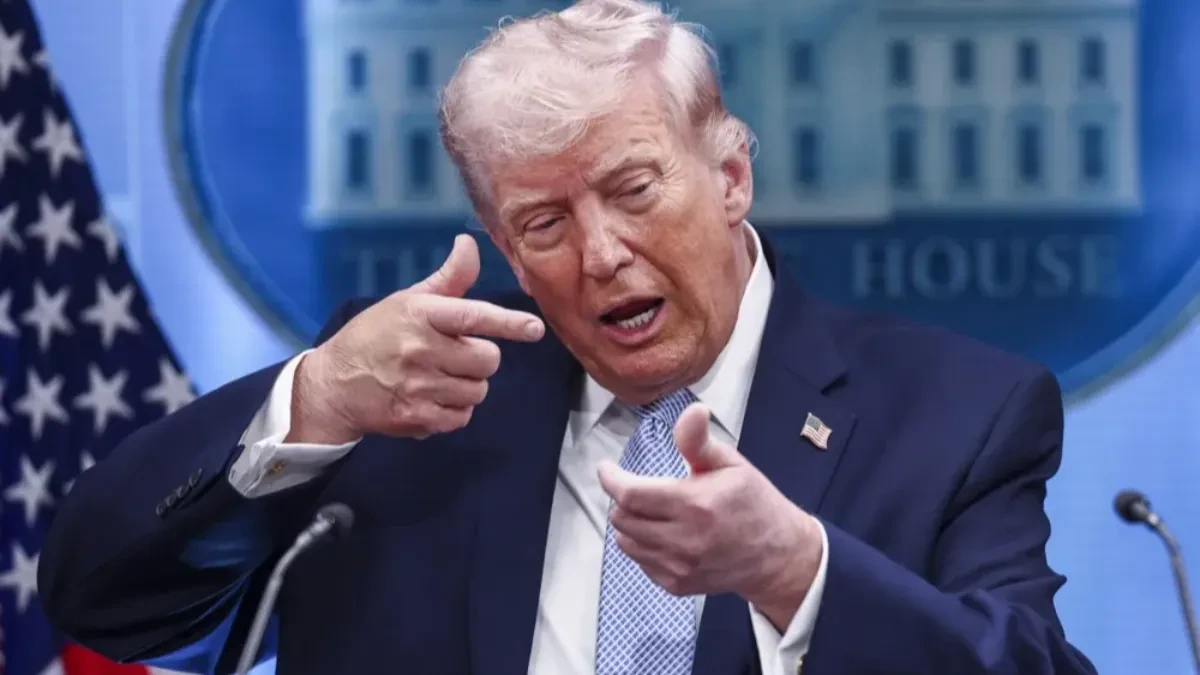 "PUCAJTE I UNIŠTITE!" Tramp izdao JEZIVO naređenje!