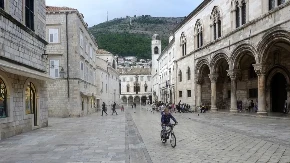 SKANDAL U HRVATSKOJ Deo tribina se urušio na stadionu, ima povređenih 