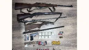 DEDA IMAO PUŠKU I PIŠTOLJ U KUĆI Policija napisala prijavu protiv njega