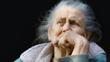 ''SIN ME POSLAO U STARAČKI DOM DA BI UZEO STAN'' Kad je pozvala, javio se stranac - a onda je usledio FILMSKI PREOKRET