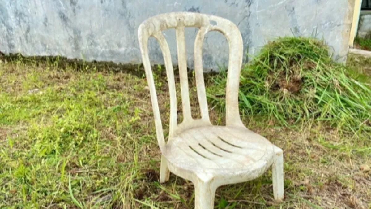 STOLICE VAM IZGLEDAJU KAO ZA BACANJE? Ovaj trik im vraća belinu za 10 minuta!