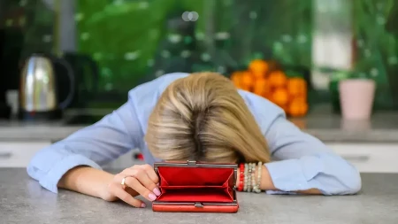 Bankrotiraće do kraja godine: Beda kuca na vrata 3 znaka horoskopa, neka pritegnu kaiš!