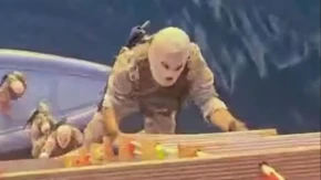 IRANCI PRAVE HAOS PO ORMUZU Objavljeni prvi snimci Garde kako zauzima brodove!