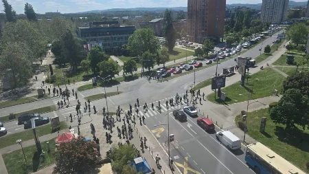 NASTAVLJA SE BLOKADERSKO IŽIVLJAVANJE NAD GRAĐANIMA! U Novom Sadu se sami hvale “koliko ih je mnogo”!