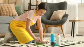 KAKO UKLONITI PRLJAVŠTINU I MIRISE IZ TEPIHA Jednostavni kućni trikovi za dubinsko čišćenje