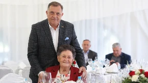 PREMINULA MAJKA MILORADA DODIKA: Emotivni oproštaj potresao region: „Bila si moj oslonac i snaga“