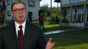 VITANOVAC UZ VUČIĆA: Meštani poručuju: „Otac nacije, obožavamo ga!“ (VIDEO)