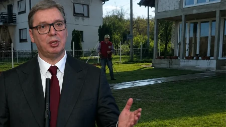 VITANOVAC UZ VUČIĆA: Meštani poručuju: „Otac nacije, obožavamo ga!“ (VIDEO)