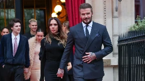 VIKTORIJA BEKAM UVEK RADI OVO PRED IZLAZAK Dejvid nije mogao da ne primeti, bacio hit komentar