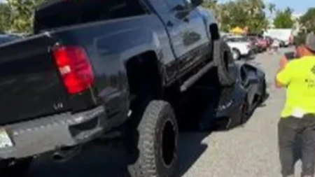 HOROR NA PARKINGU! Pikap PREGAZIO Lambordžini od 250.000€ – vozačica NIJE NI VIDELA šta radi (VIDEO)