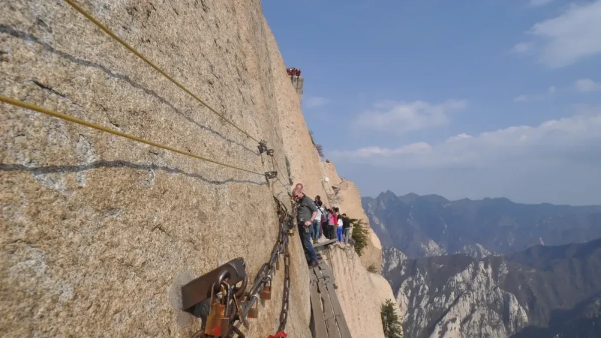 TRAGEDIJA NA SIBIRU Lavina odnela život planinara, troje spaseno u poslednjem trenutku!