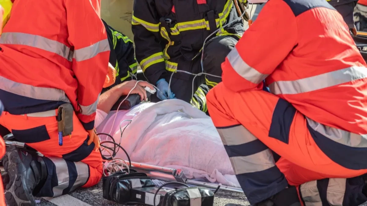 POGINULO DETE (3) Tragedija u Sutomoru: Istrglo se majci iz ruke tokom izlaska iz autobusa, automobil ga pokosio