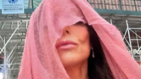 TANTALOVE MUKE, JADNA ONA Zvezdi iz čista mira pozlilo, zamalo da se sruši, ali ovo je spasilo