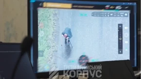 „BAKO, UPADAJ!“ Robot prošao kroz pakao i izvukao staricu pod granatama! (VIDEO)