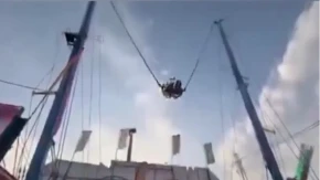 „PUKLA SAJLA NA 90 METARA!“ Horor u Sevilji – deca zarobljena dok kapsula udara u stubove! (VIDEO)