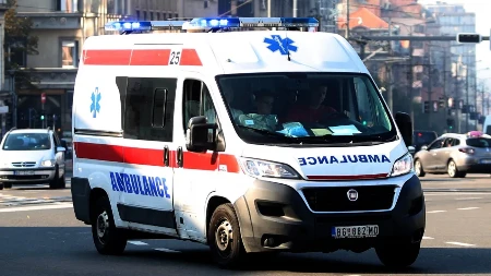 UMALO UBIO OD BATINA MUŠKARCA NA VRAČARU Napao ga dok je bio sa suprugom i bebom, stigla presuda