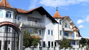 U najbogatijem vlaškom selu sve je dobro osim komšijskih odnosa: Ne idu na odmor, na moru nikad nisu bili, ali ako je komšija podigao sprat - oni moraju 2