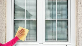 Moja PVC stolarija je bila užasno prljava: Probala sam kumin trik, sada sija kao nova!