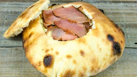 ZLATIBORSKA I UŽIČKA PRŠUTA IZDOMINIRALE Našle su se među NAJBOLJIM suhomesnatim proizvodima na svetu 