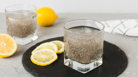 Sve žene piju napitak sa semenkama: Tvrde da izravna stomak i čisti organizam