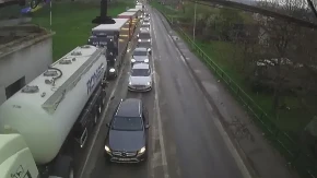 HAOS NA GRANICI SA SRBIJOM Ovi vozači čekaju i po 4 sata 