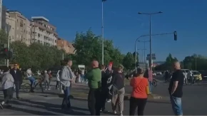 UKIDAJU GRAĐANIMA I OSNOVNO PRAVO! Separatista Dinko Gruhonjić po svaku cenu maltretira narod u Novom Sadu (VIDEO)
