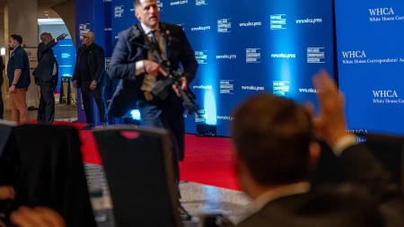 "VEČERAS ĆE BITI ISPALJENO NEKOLIKO PUCNJEVA" Izjava portparolke Bele kuće par sekundi pre incidenta budi sumnju