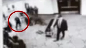 TRAMP OBJAVIO SNIMAK POČETKA NAPADA S oružjem protrčao poret agenata Tajne službe (VIDEO)