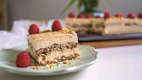 MARININ TIRAMISU SA PISTAĆIMA ZA DEČIJE ROĐENDANE Svi traže porciju više