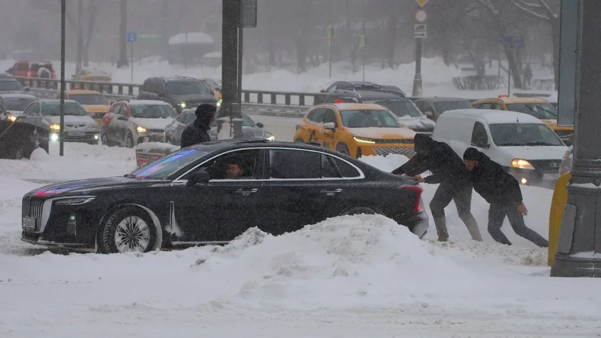 NAPADALO 12 CENTIMETARA SNEGA Očekuje se veća snežna oluja, haos u Moskvi 