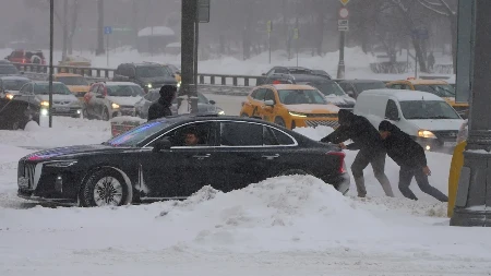 NAPADALO 12 CENTIMETARA SNEGA Očekuje se veća snežna oluja, haos u Moskvi 