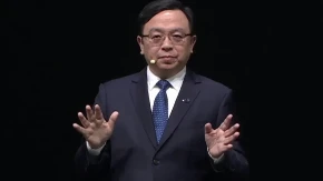 Rođen je u dubokom siromaštvu - kako je dečak bez roditelja pobedio Ilona Maska