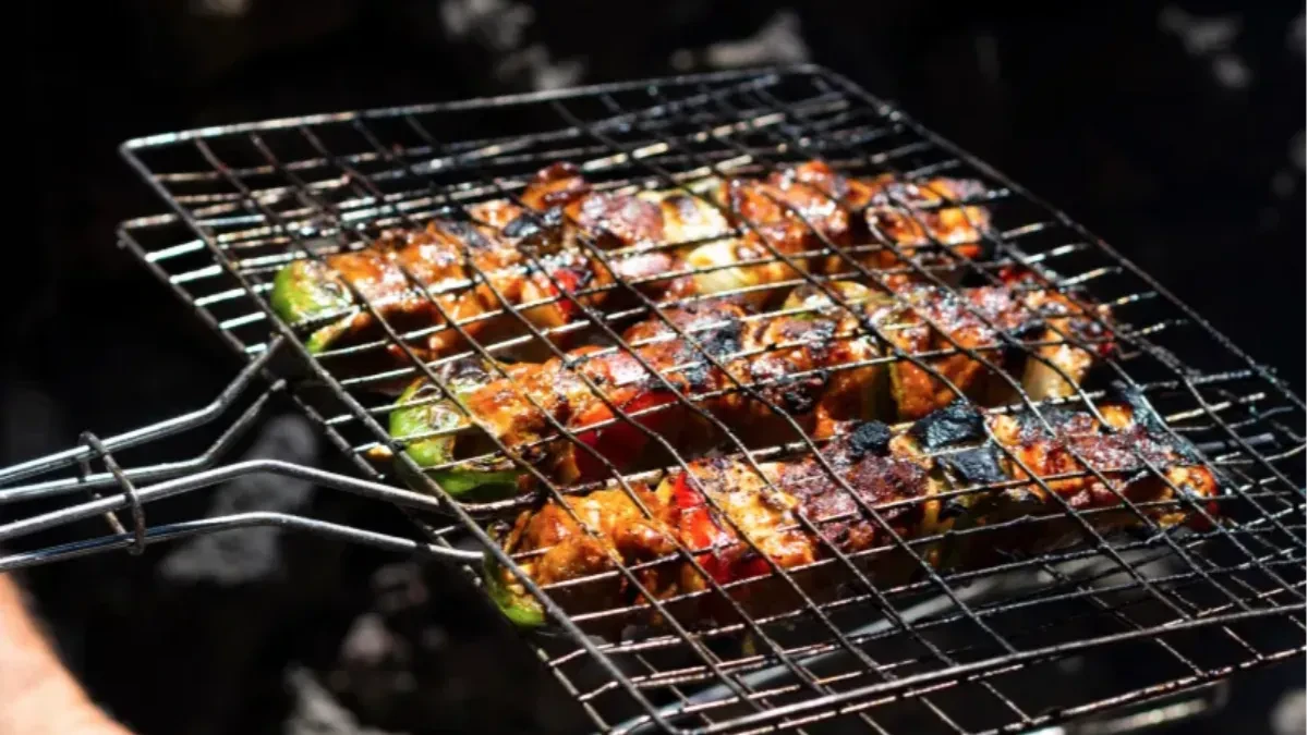 TRIK KOJI MORATE DA ZNATE PRED PRVI MAJ Evo kako najbrže da očistite roštilj - sve sastojke imate kod kuće