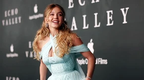 Došla u miniću, pa gaćice bacila u publiku! Lepa glumica opet provocira