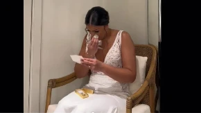 Svi na svadbi plakali s mladom: Otvorila mladoženjin poklon i shvatila da nije za nju!