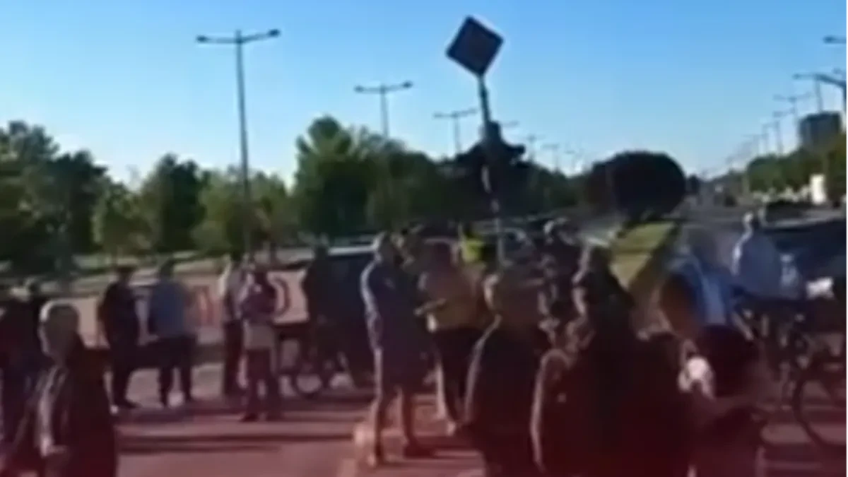 BLOKADA ILI PRAZNA RASKRSNICA? Nova S broji "stotine", snimak pokazuje suprotno (VIDEO)