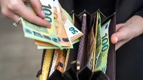 "Preskupo mi je sa penzijom od 2.000 evra" Bogati i moćni, a sad na kolenima