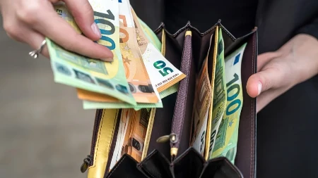 "Preskupo mi je sa penzijom od 2.000 evra" Bogati i moćni, a sad na kolenima