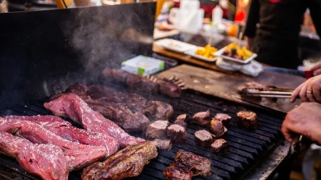 Majstorski roštilj za Prvi maj: Dodajte ovu stvar i meso će biti sočno kao nikad