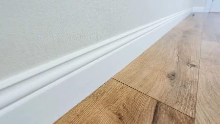 Ako sredi bele, srediće onda sve živo: Kako očistiti lajsne, skida sve, prljavštine bukvalno beži od ovoga