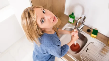 NE ZOVITE MAJSTORA: Jedan trik odčepljuje odvod za sitne pare!