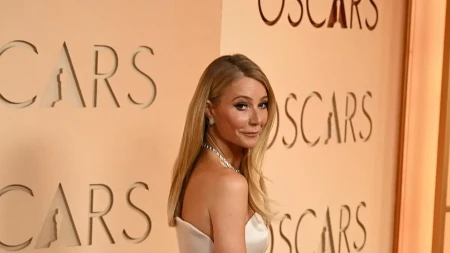 BELA HALJINA INSPIRISANA SUNČANIM DANIMA Osvežite izgled ovim klasičnim komadom, ali sa drugačijim krojem